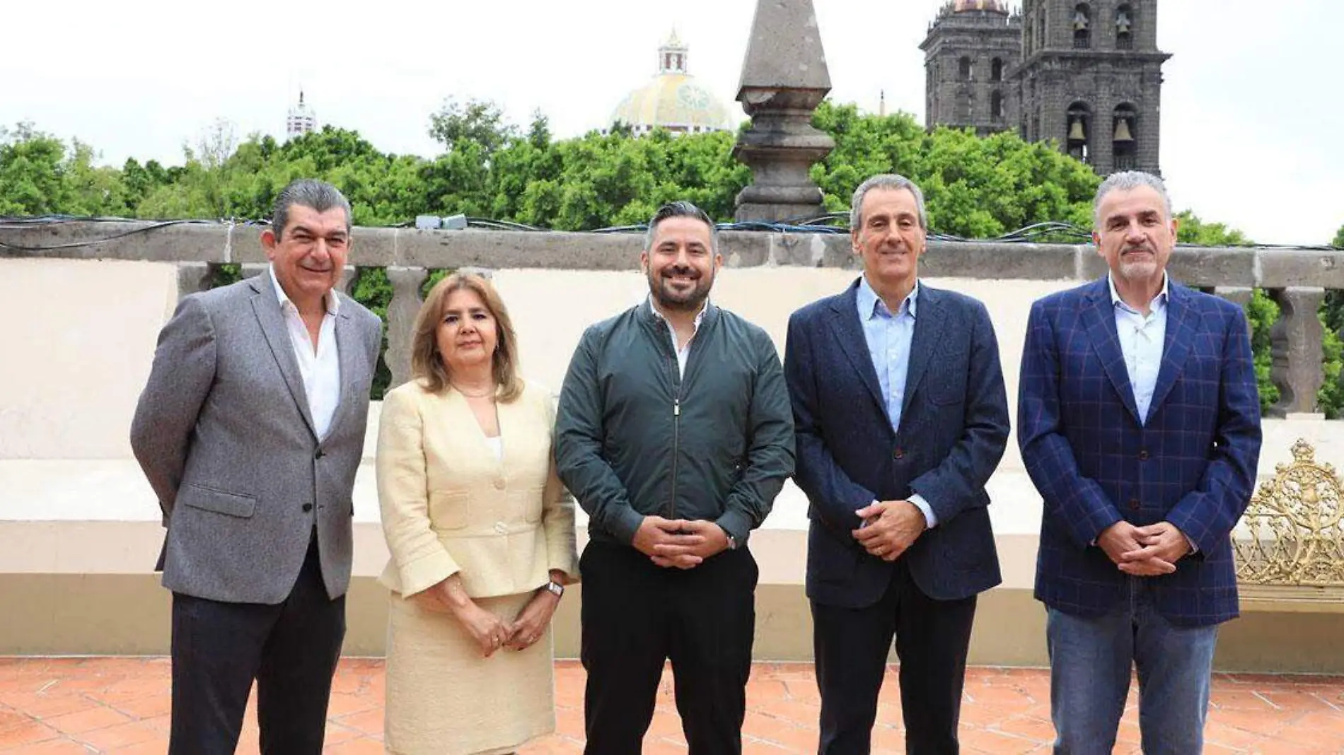 El presidente municipal de Puebla Adán Domínguez Sánchez y el edil electo José Chedraui Budib